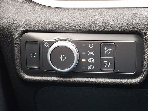 Used 2022 Ford Explorer XLT w/ Equipment Group 202A image 28