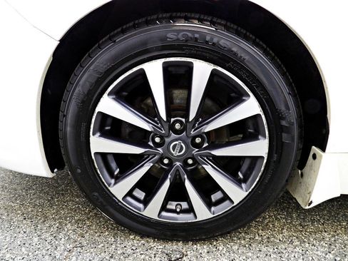 Used 2016 Nissan Altima 2.5 SL w/ Moonroof Package FWD image 19