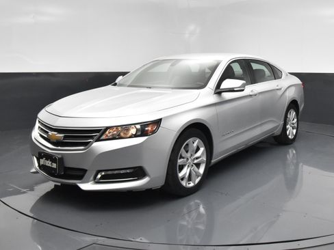 Used 2018 Chevrolet Impala LT FWD image 2