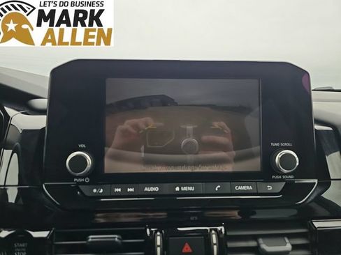 Used 2025 Nissan Pathfinder SV AWD/4WD image 14