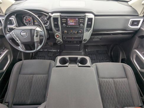 Used 2018 Nissan Titan SV image 15