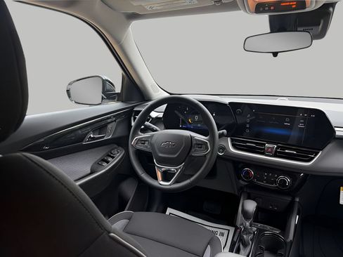 New 2026 Chevrolet TrailBlazer LT w/ Midnight Edition FWD image 8