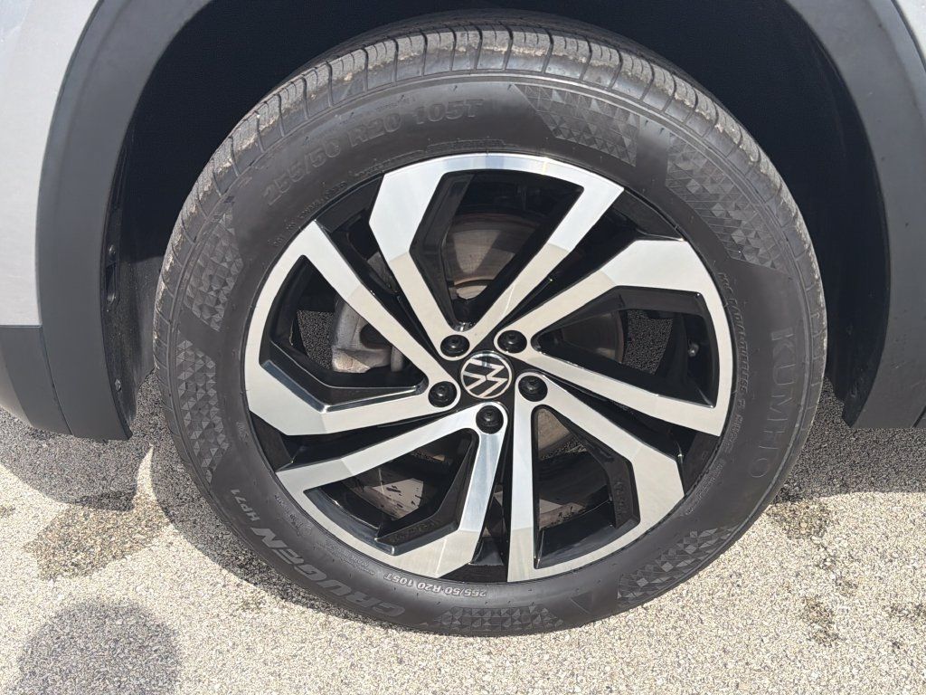 Certified 2023 Volkswagen Atlas Cross Sport SEL AWD/4WD image 32