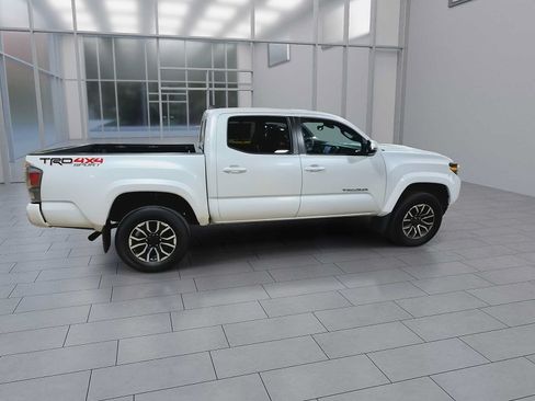 Certified 2022 Toyota Tacoma TRD Sport w/ Technology Package AWD/4WD image 9