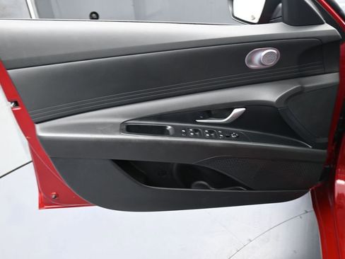 Used 2024 Hyundai Elantra SE image 12