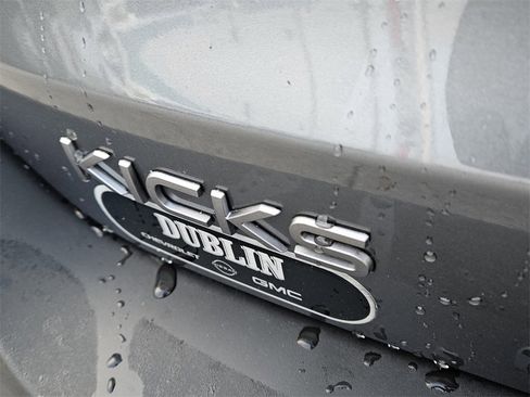 New 2026 Nissan Kicks SR image 9