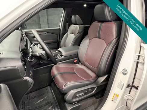 Used 2025 Honda Pilot Black Edition image 4