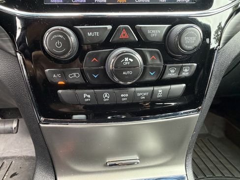 Used 2020 Jeep Grand Cherokee Altitude RWD image 28