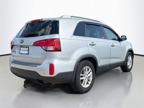 Used 2015 Kia Sorento LX FWD image 2