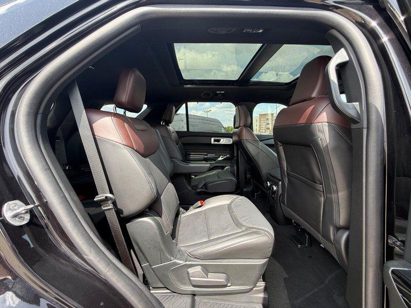 Certified 2023 Ford Explorer Platinum w/ Technology Package AWD/4WD image 16
