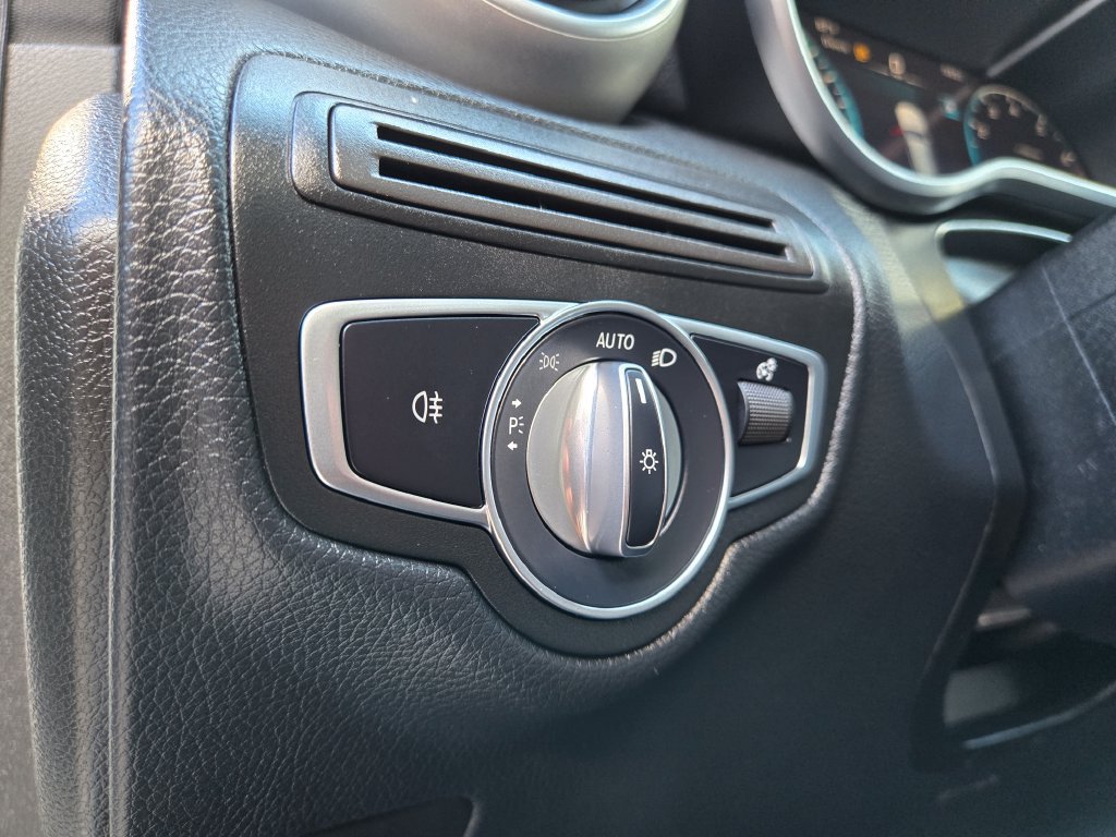 Used 2021 Mercedes-Benz GLC 300 4MATIC image 18