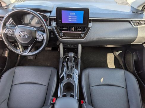 Used 2025 Toyota Corolla Cross XLE FWD image 4