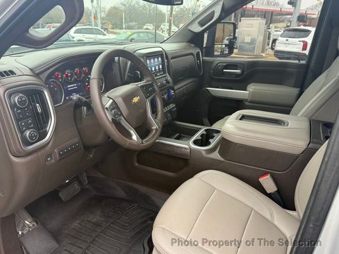 Used 2022 Chevrolet Silverado 2500 LTZ w/ LTZ Convenience Package AWD/4WD image 22