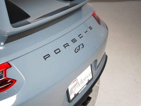 Used 2018 Porsche 911 GT3 RWD image 18