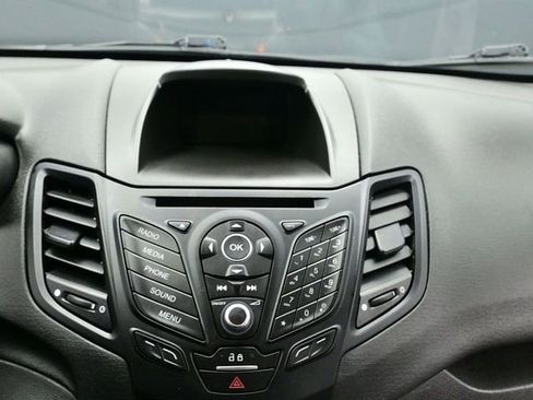 Used 2016 Ford Fiesta SE image 12