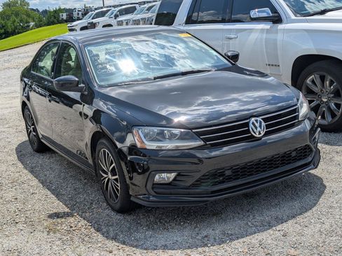 Used 2018 Volkswagen Jetta Wolfsburg Edition FWD image 3