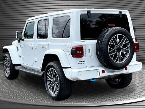 Used 2022 Jeep Wrangler Unlimited Sahara AWD/4WD image 4