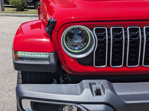 Used 2025 Jeep Wrangler Unlimited Sahara AWD/4WD image 9