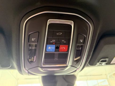 Used 2025 Jeep Grand Cherokee Limited AWD/4WD image 49