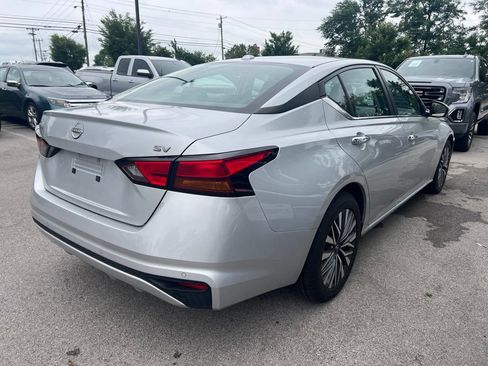 Used 2023 Nissan Altima 2.5 SV FWD image 3
