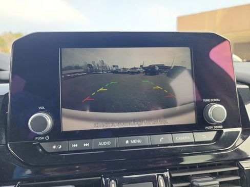 Used 2025 Nissan Pathfinder SV image 19