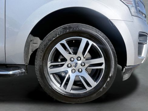 Used 2023 Ford Expedition Max Limited image 9