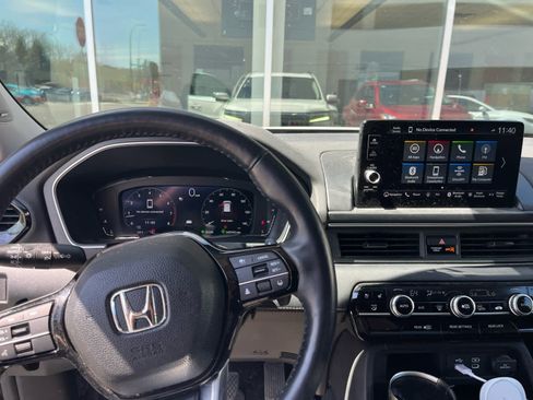 Used 2023 Honda Pilot Elite image 10