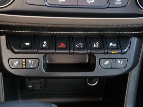 Used 2021 GMC Canyon Denali AWD/4WD image 32