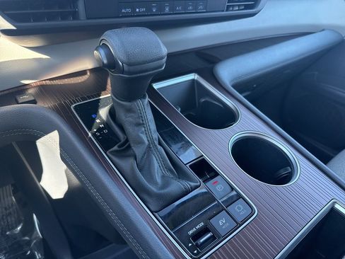 Used 2024 Toyota Sienna LE image 19