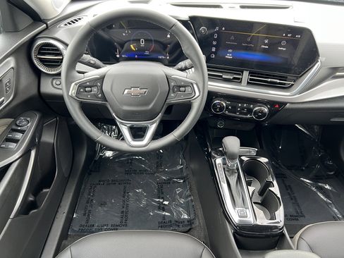 Used 2025 Chevrolet Trax ACTIV w/ Driver Confidence Package FWD image 32