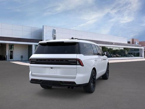 New 2026 Lincoln Navigator Reserve w/ Jet Appearance Package AWD/4WD image 9
