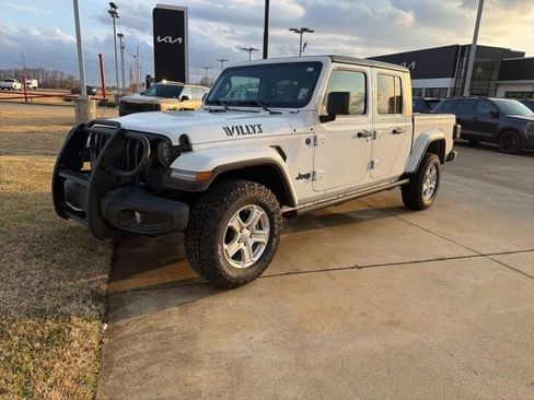 Used 2022 Jeep Gladiator Willys image 1