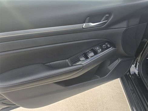 Used 2023 Nissan Altima 2.5 SV image 21