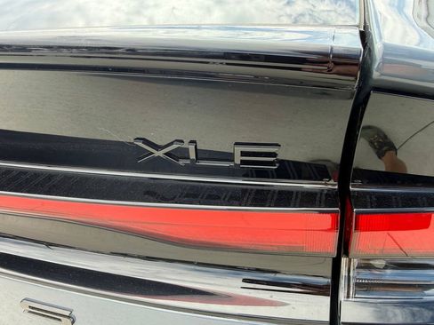 Used 2025 Toyota Prius XLE AWD/4WD image 11
