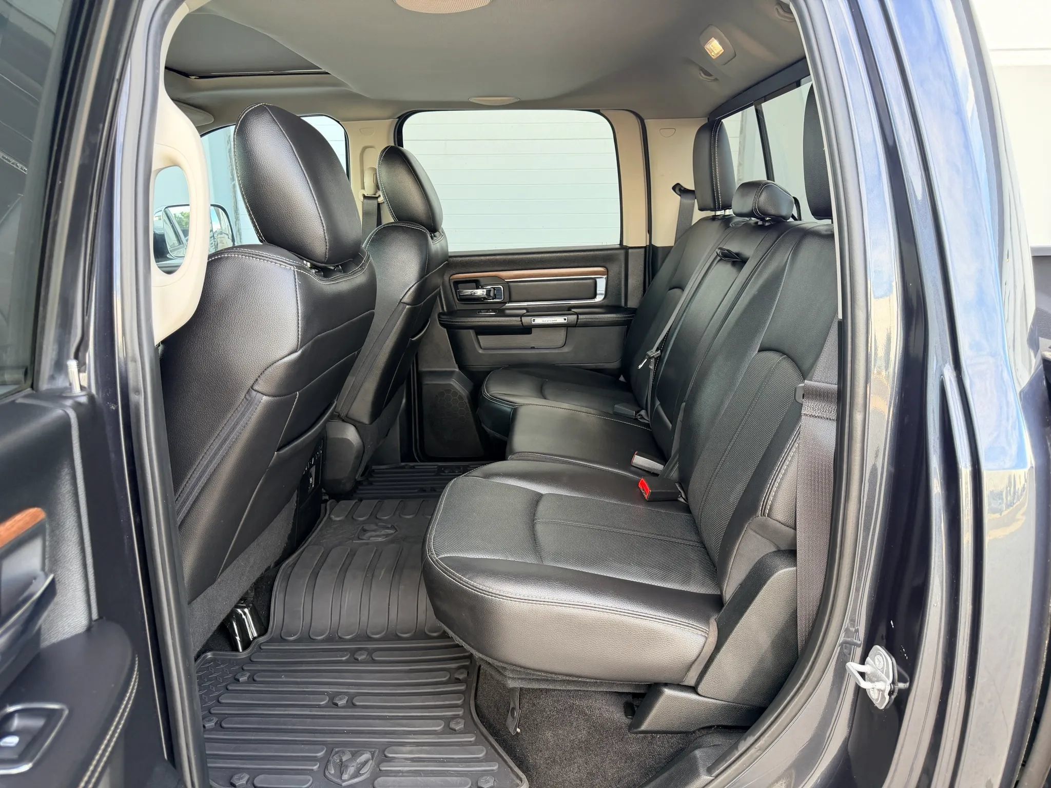 Used 2018 RAM 1500 Laramie w/ Convenience Group AWD/4WD image 12