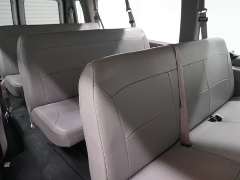 Used 2002 Ford E-350 and Econoline 350 XL image 11