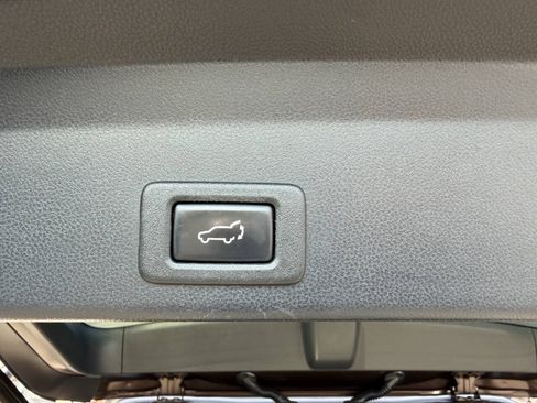 Used 2019 Subaru Ascent Touring w/ Popular Package #3 AWD/4WD image 10
