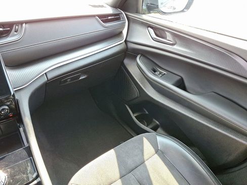Used 2023 Jeep Grand Cherokee L Laredo AWD/4WD image 17
