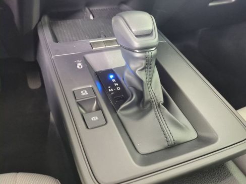 Used 2026 Toyota Corolla Cross L image 21