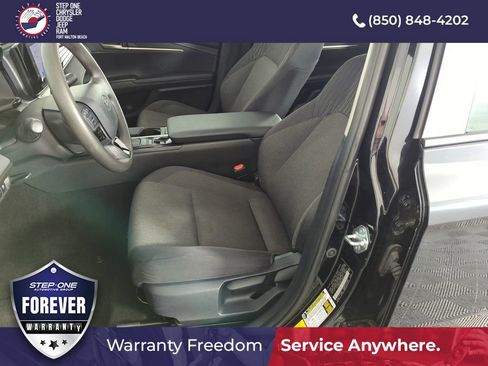 Used 2025 Toyota Camry LE FWD image 11