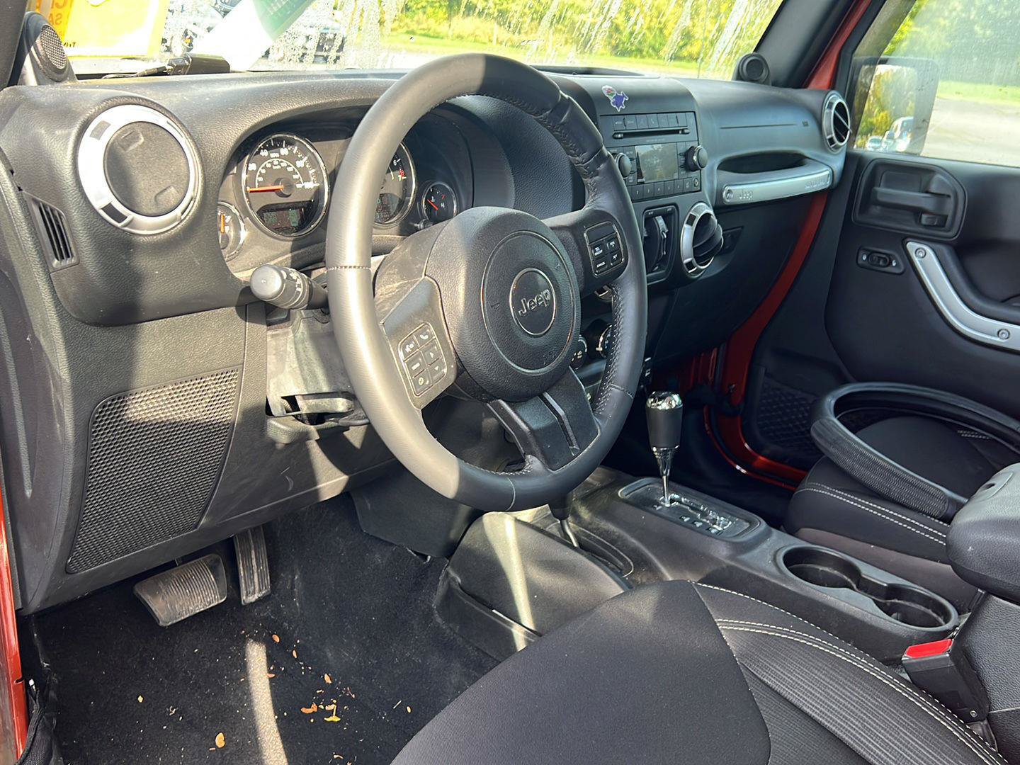 Used 2014 Jeep Wrangler Unlimited Sahara w/ Max Tow Package AWD/4WD image 4