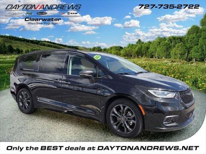 Certified 2023 Chrysler Pacifica Touring-L w/ Road Tripper Package