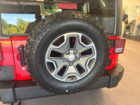 Used 2017 Jeep Wrangler Unlimited Rubicon w/ Cold Weather Group AWD/4WD image 23