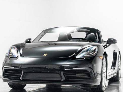 Used 2017 Porsche 718 Boxster RWD image 5