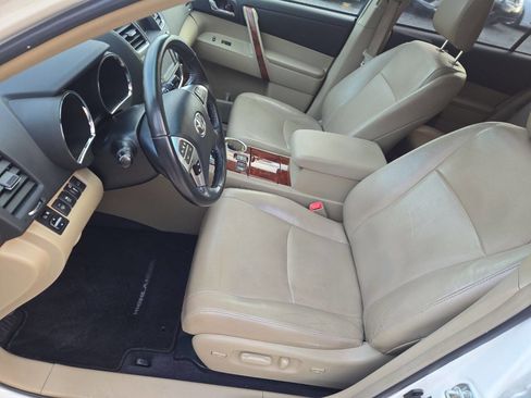 Used 2013 Toyota Highlander Limited image 16