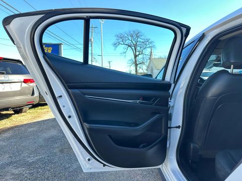 Used 2022 MAZDA MAZDA3 s FWD image 17