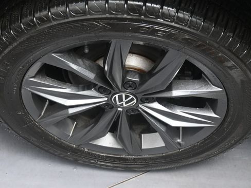 Used 2023 Volkswagen Tiguan SE AWD/4WD image 24