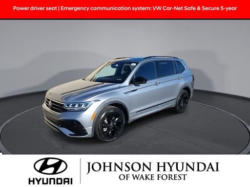 Used 2023 Volkswagen Tiguan SE R-Line image 4