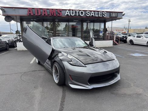 Used 2014 Nissan 370Z Touring w/ Sport Package RWD image 2