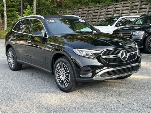 Certified 2025 Mercedes-Benz GLC 300 image 4